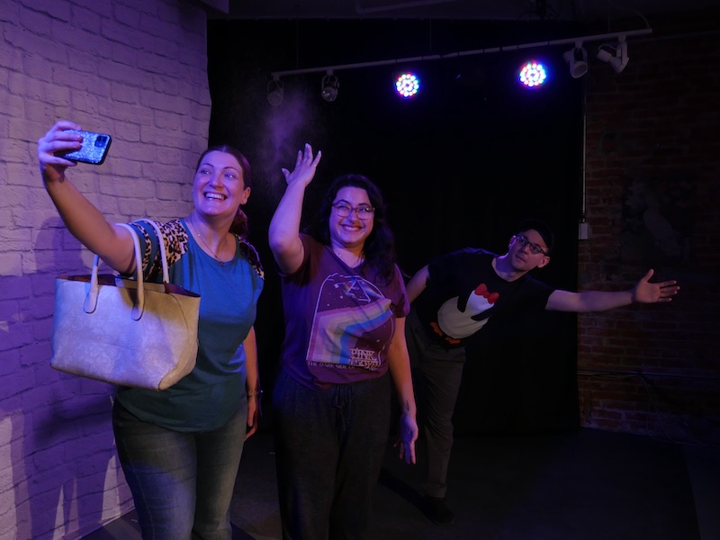 Des bandes dessinées en herbe sur une câpre dans 'Finding Neil Patrick Harris' à Nu Sass