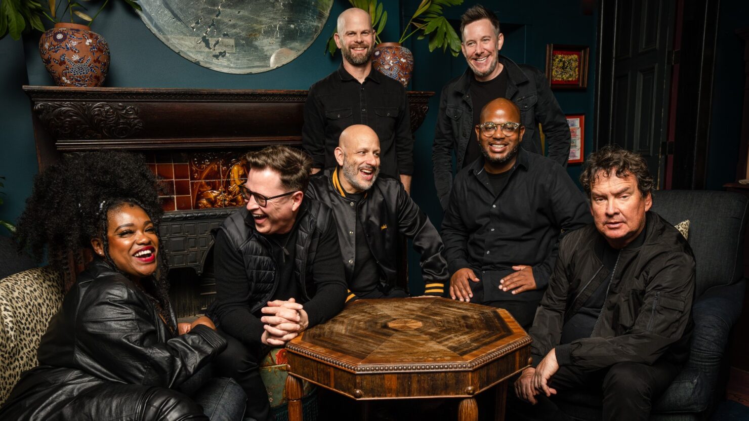 Regardez Galactic Head To Havana dans la vidéo 'Ready For Me' mettant en vedette Cimafunk et Angelika 'Jelly' Joseph