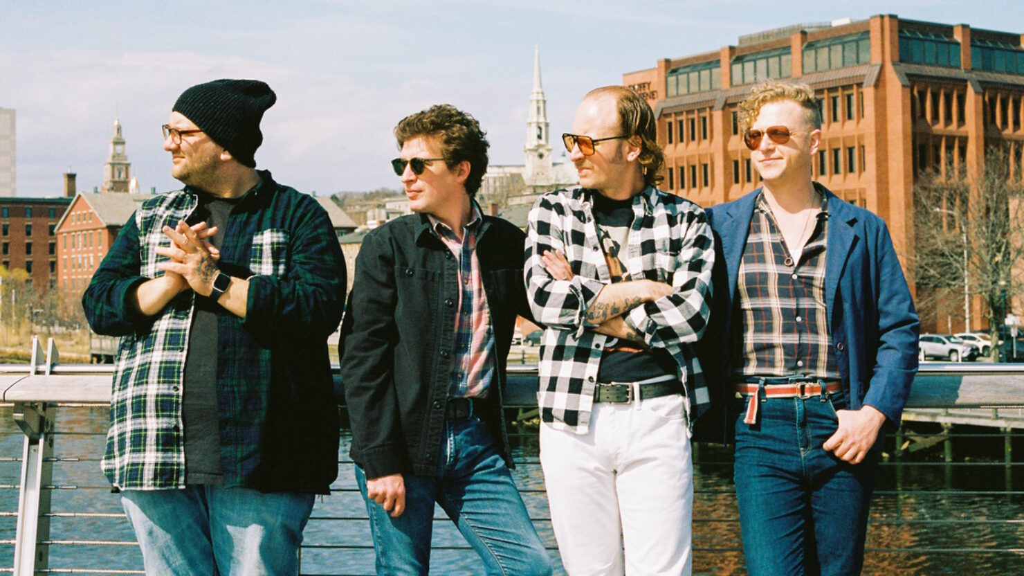 Deer Tick annonce un nouvel album "Emotional Contracts" et partage des singles et des dates de tournée