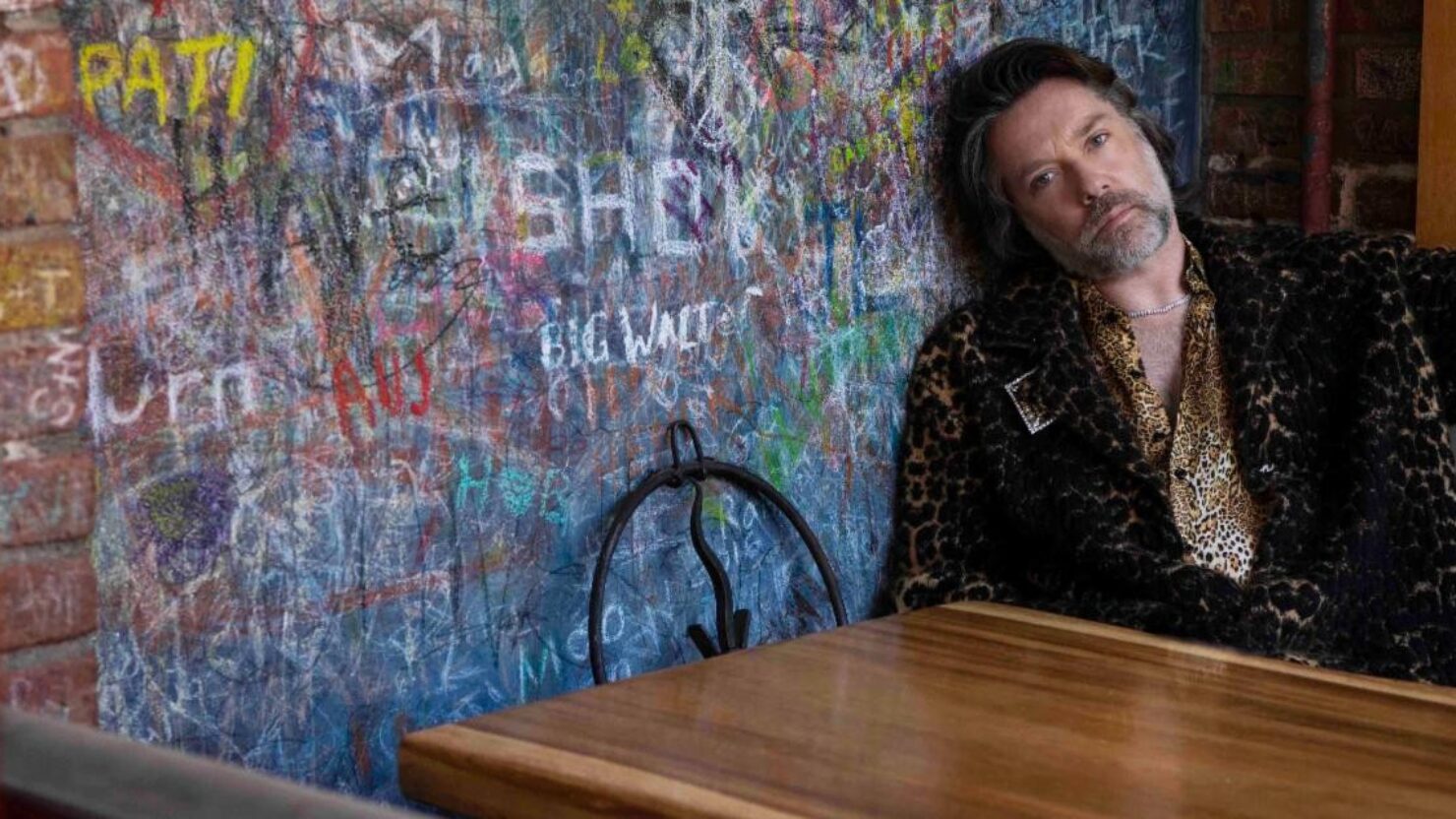 Écoutez Rufus Wainwright, Andrew Bird et Chris Stills livrer des harmonies cristallines sur la couverture de Neil Young
