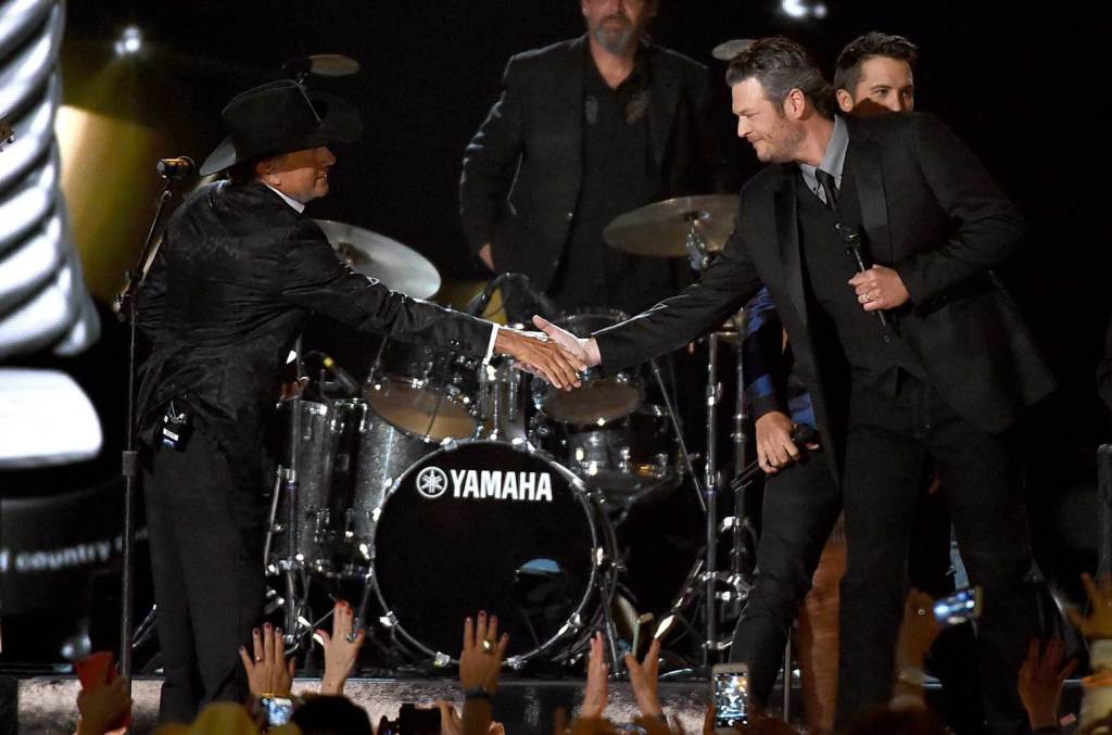 George Strait rend hommage à Blake Shelton lors de la finale de la saison 'The Voice'