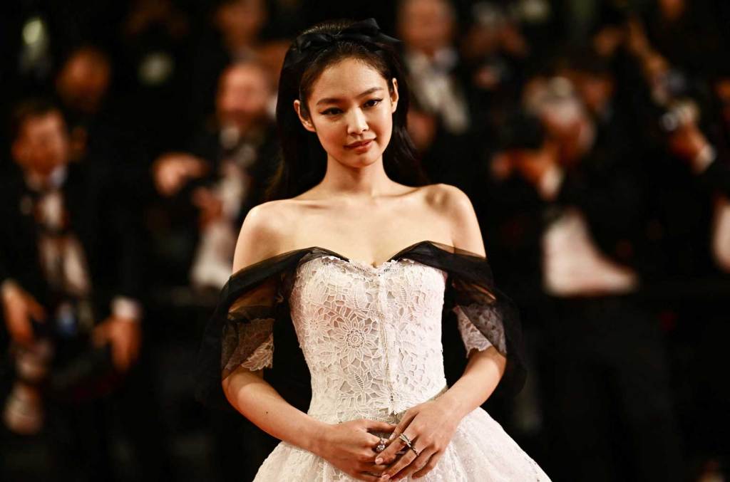 Jennie de BLACKPINK éblouit en Chanel pour ses débuts au Festival de Cannes