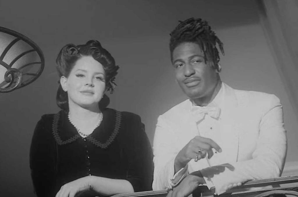 Lana Del Rey dévoile la vidéo cinématographique "Candy Necklace" avec Jon Batiste