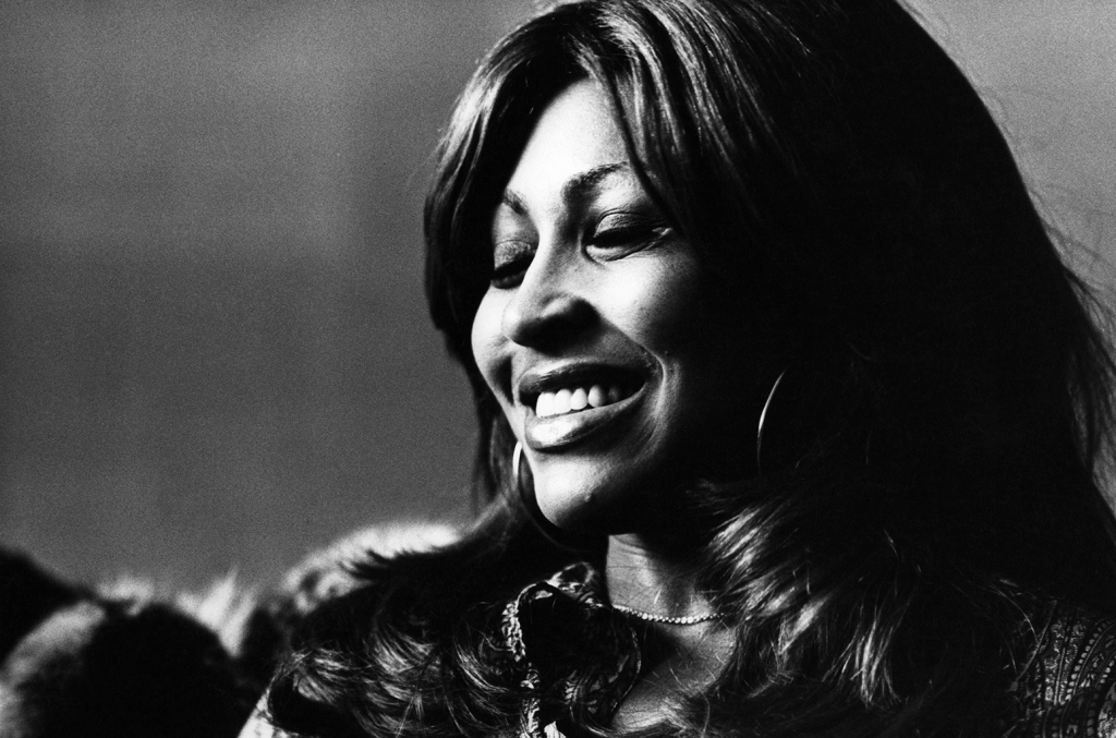 Mick Jagger, Erykah Badu, Flea et bien d'autres pleurent Tina Turner, "l'icône de la culture"