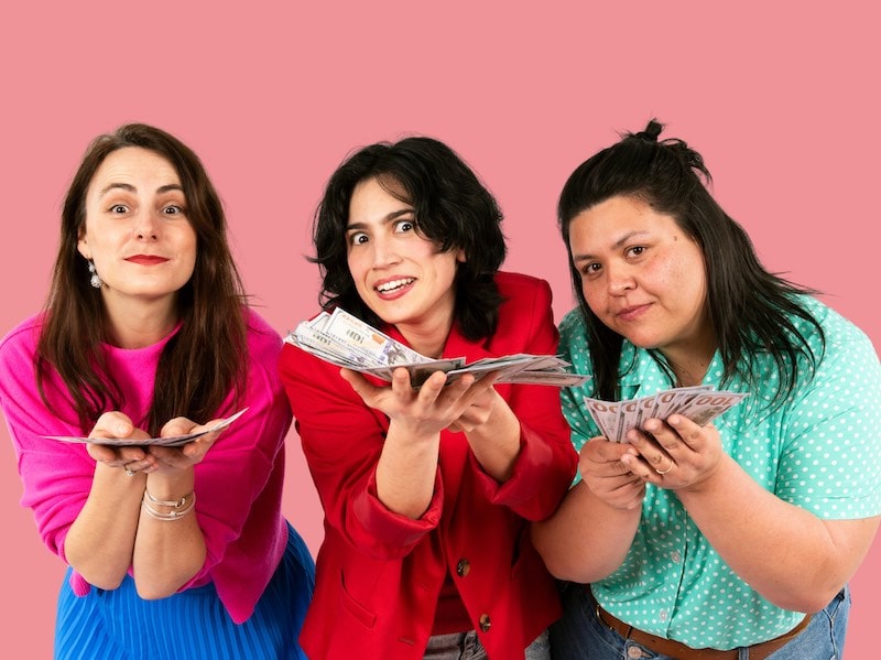 'Not a Pyramid Scheme' à WIT déballe la comédie avec la comédie