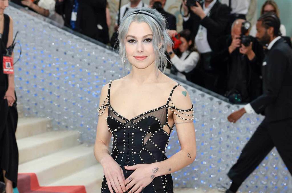 Phoebe Bridgers se rapproche de Bo Burnham lors de la tournée TikTok Eras de Keith Urban: les fans réagissent