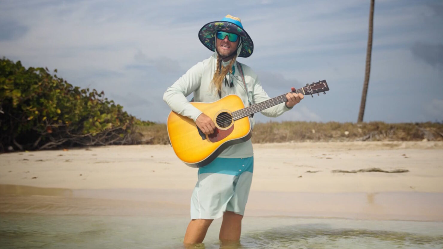 Regardez Mark Morris de Rapidgrass interpréter la nouvelle chanson inspirée de Rhythm & Sails « To Be Me »