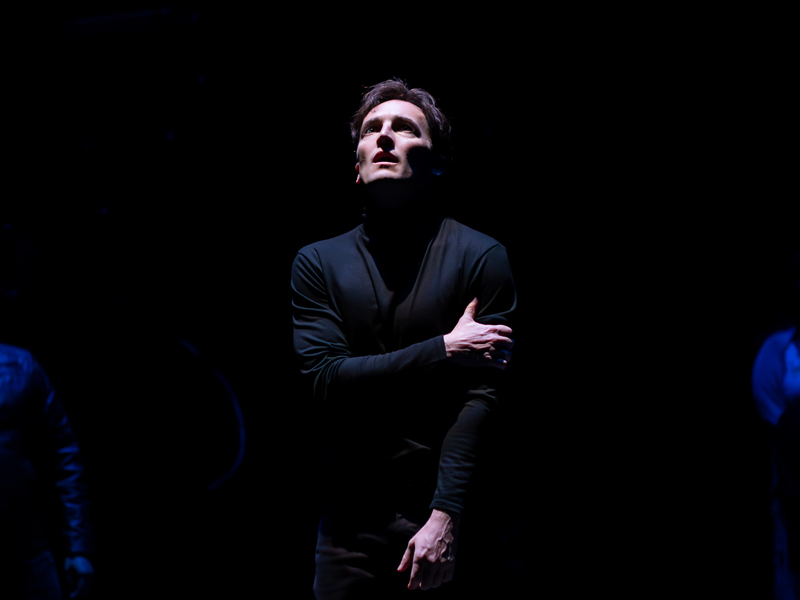 Un prince virtuose dirige vivement "Hamlet" à la Chesapeake Shakespeare Company