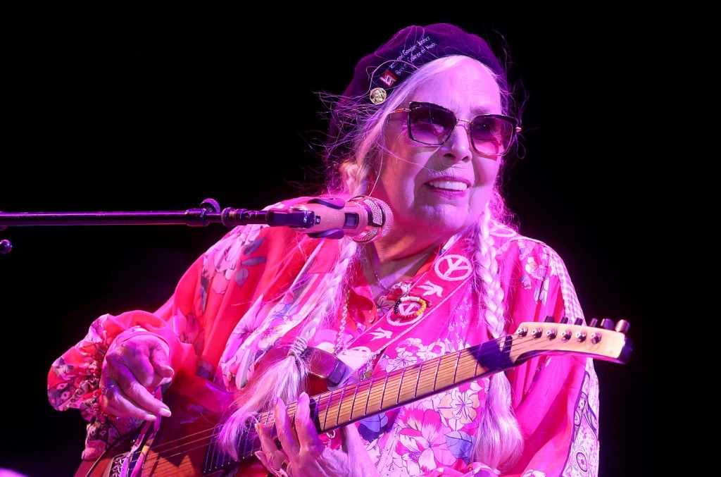 Les 6 meilleurs moments du premier spectacle en tête d'affiche de Joni Mitchell en deux décennies