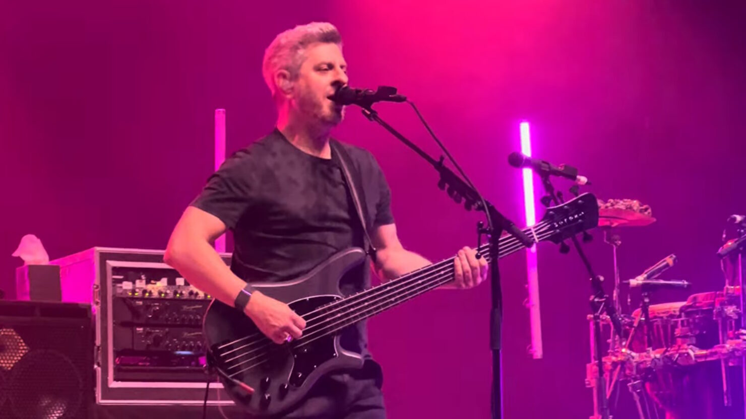 Mike Gordon lance sa tournée estivale avec plusieurs nouvelles chansons et des reprises