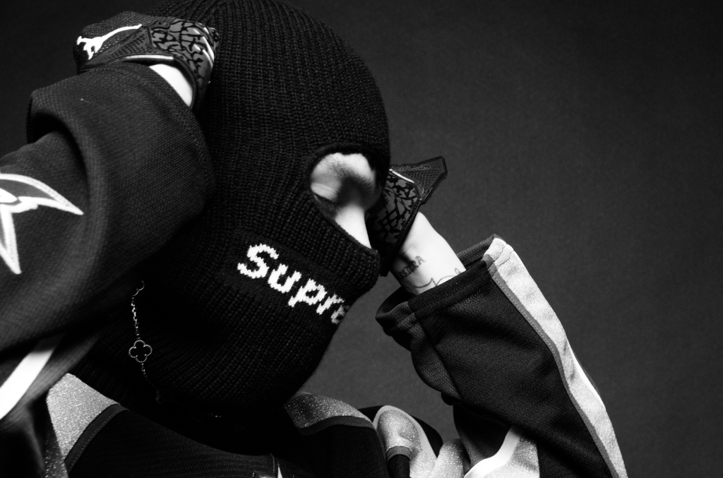 Peso Pluma annonce la date de sortie de son nouvel album et dévoile la tracklist