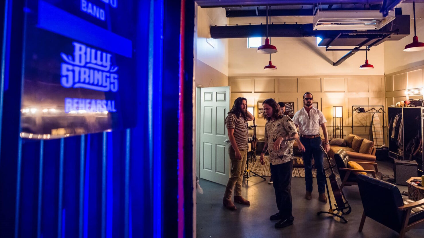 Voir Billy Strings apprendre «My Florida Sunshine» dans les coulisses de St. Augustine