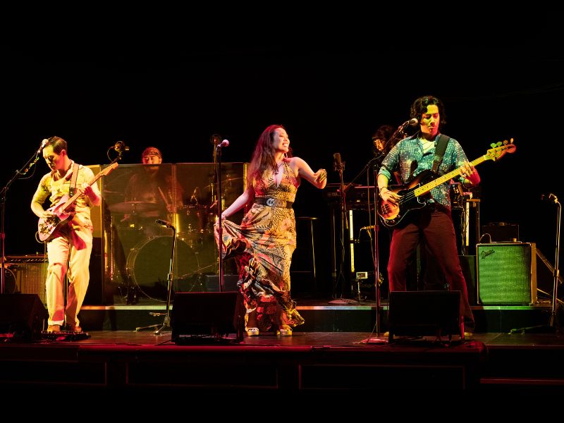 'Cambodian Rock Band' apporte la fête à Arena Stage