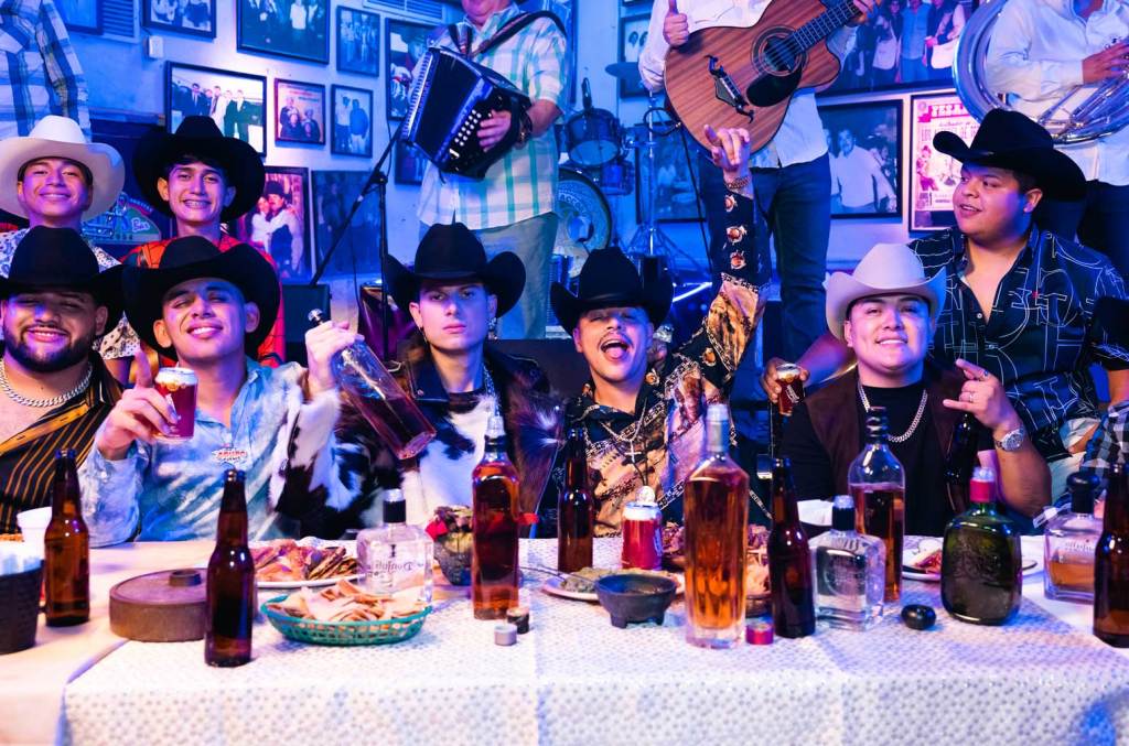 Grupo Firme & Pipe Bueno, et plus encore : Quelle est votre nouvelle sortie de musique latine préférée ?  Vote!