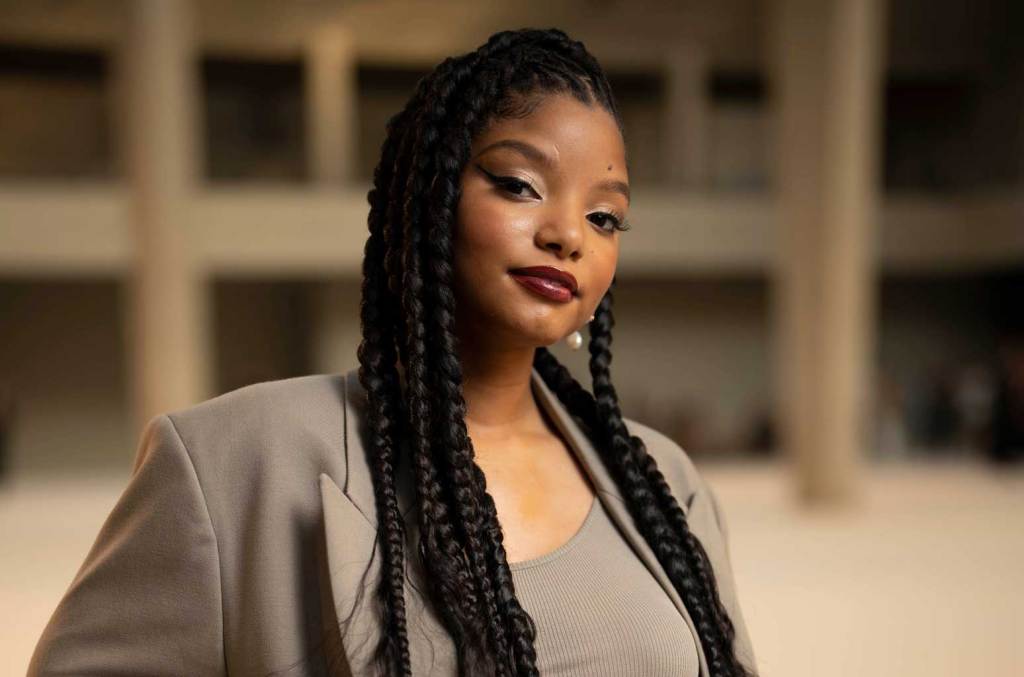 Halle Bailey soutient Rachel Zegler au milieu de la réaction de casting de « Blanche-Neige » : « We Love You Princess »