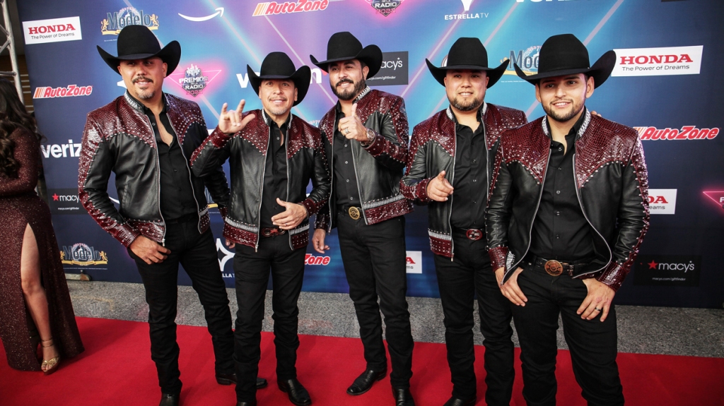 La Maquinaria Norteña ajoute une radio n ° 1 en tant que «Te Quiero Ver» en tête du tableau de diffusion régional mexicain