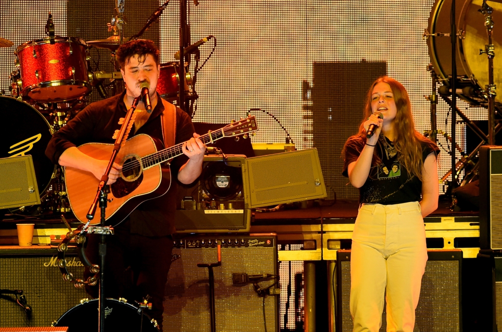 Marcus Mumford chante "Cowboy Like Me" de Taylor Swift avec Maggie Rogers