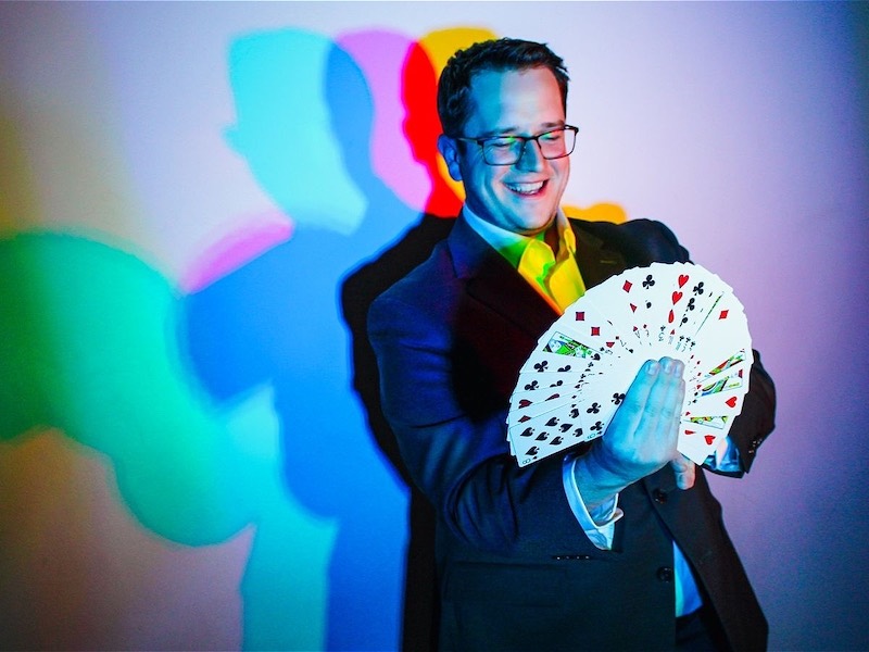 Revue Capital Fringe 2023 : « Charlie Ross Comedy & Magic » de Charlie Ross (4 étoiles)