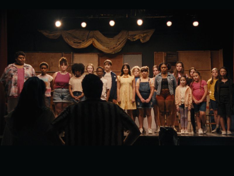 « Theatre Camp » : un faux documentaire parfait pour les geeks de la comédie musicale
