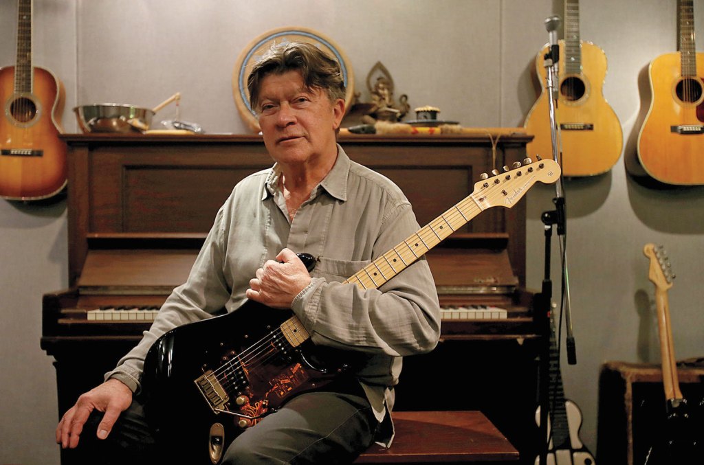 10 chansons moins connues de Robbie Robertson qui valent la peine d'être retrouvées