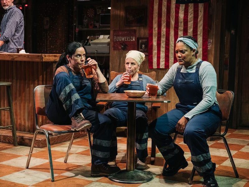 Un jeu d'acteur et une direction lyrique forts livrent un puissant "Sweat" au Keegan Theatre