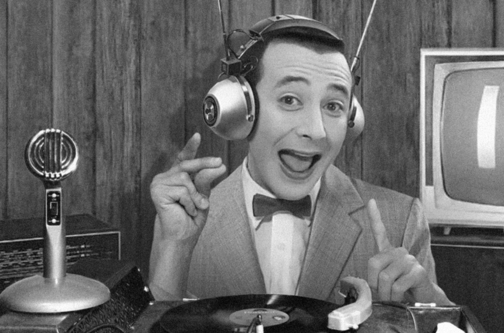 Comment Paul Reubens a ramené Pee-Wee Herman une dernière fois - en tant que DJ radio