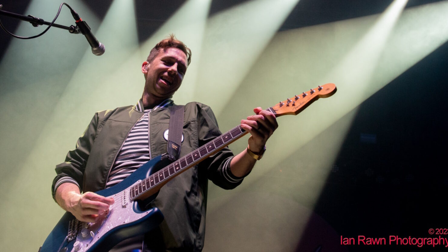 Cory Wong prépare les dates de sa tournée hivernale aux États-Unis en 2024 avec Monica Martin