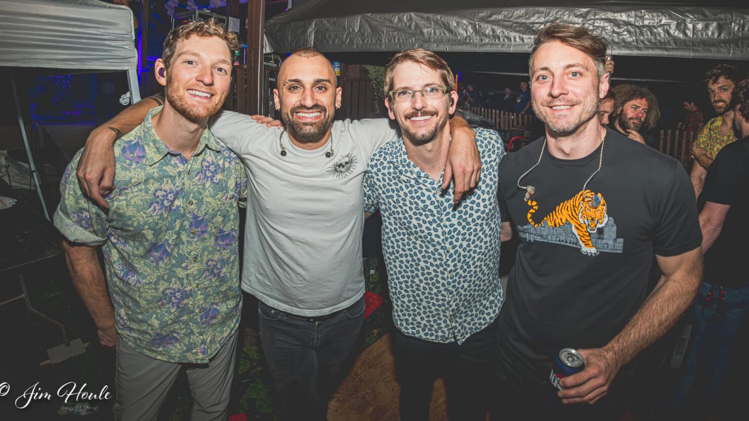Découvrez la première couverture de Phish Shred-Heavy d'Aqueous au Great Flamingle II Festival