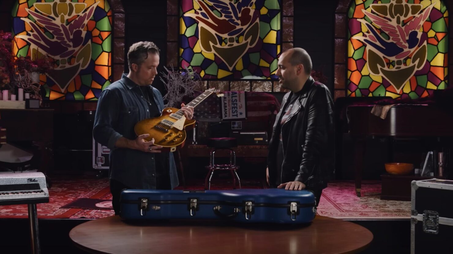 Jason Isbell présente sa collection de guitares vintage