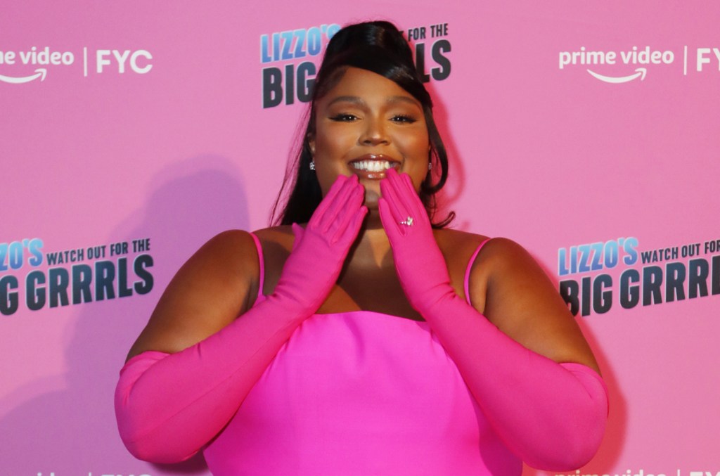 Lizzo vit sa meilleure vie «avec amour» du Japon dans son premier message depuis sa déclaration sur le procès pour harcèlement
