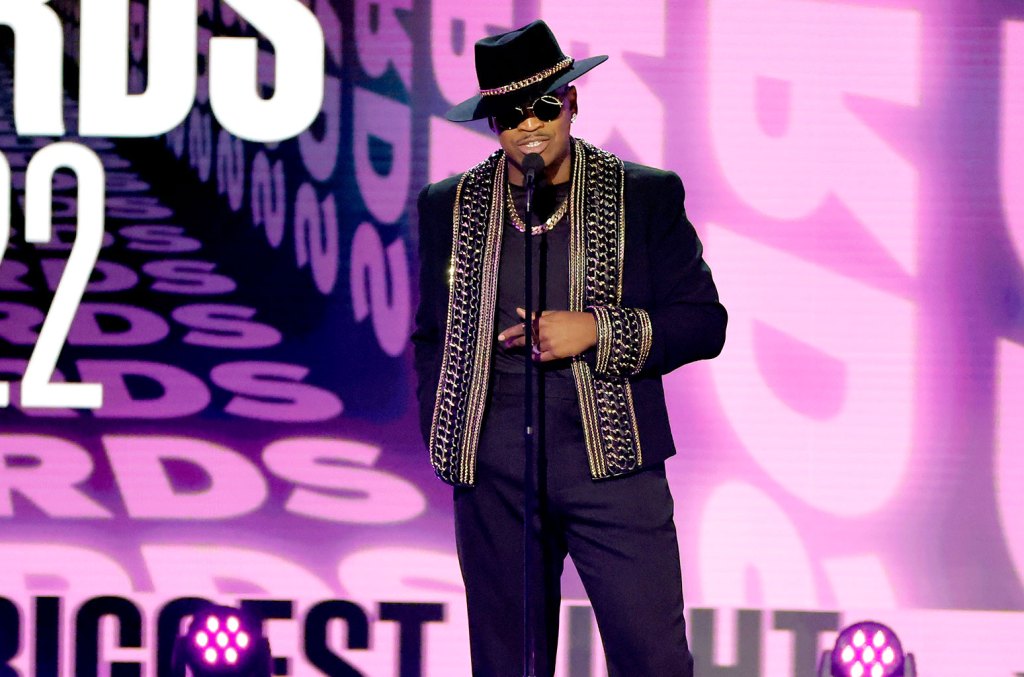 Ne-Yo s'excuse pour ses commentaires sur la parentalité et l'identité de genre : "Je prévois de mieux m'éduquer sur le sujet"
