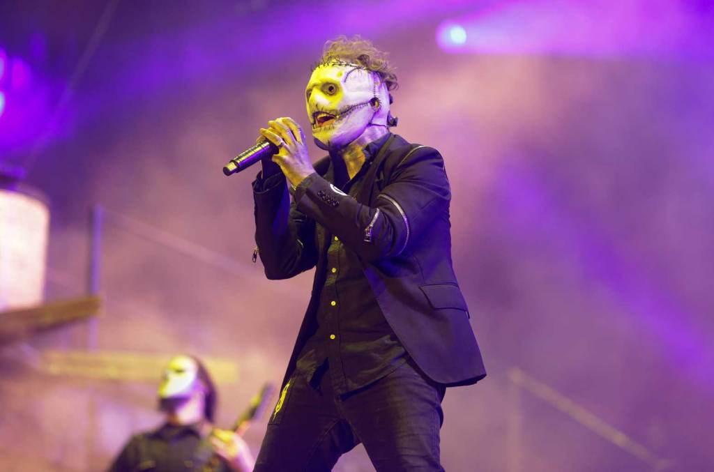 Regardez Corey Taylor de Slipknot interpréter le thème "SpongeBob" avec le doubleur Tom Kenny