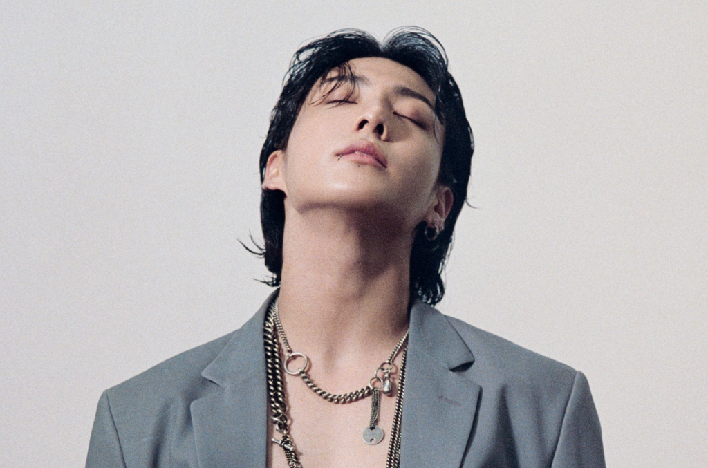 "Seven" de Jung Kook passe la deuxième semaine au sommet des charts mondiaux, les chansons de "Barbie" montent en flèche