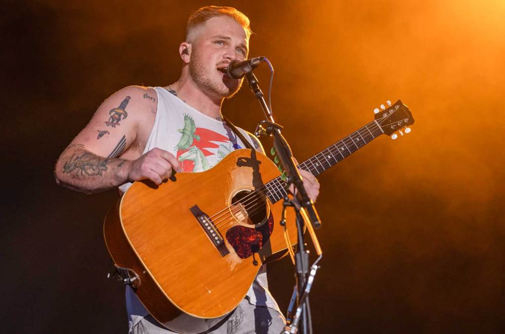 Zach Bryan prépare la tournée Quittin Time 2024 avec Jason Isbell et Sheryl Crow