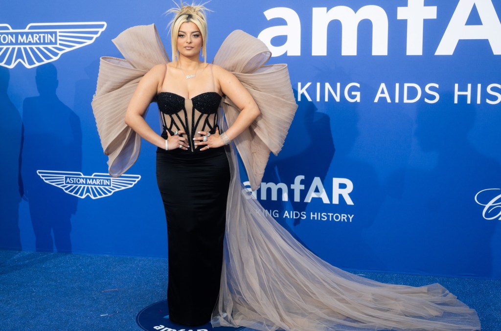 Bebe Rexha dit qu'elle pourrait ne pas assister aux VMA en raison de son anxiété : "Je ne m'aime pas vraiment en ce moment"