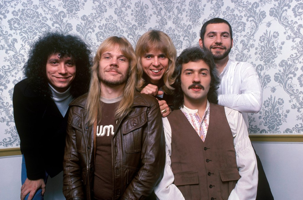 "Billions" domine le classement des meilleures chansons télévisées avec Styx Synch