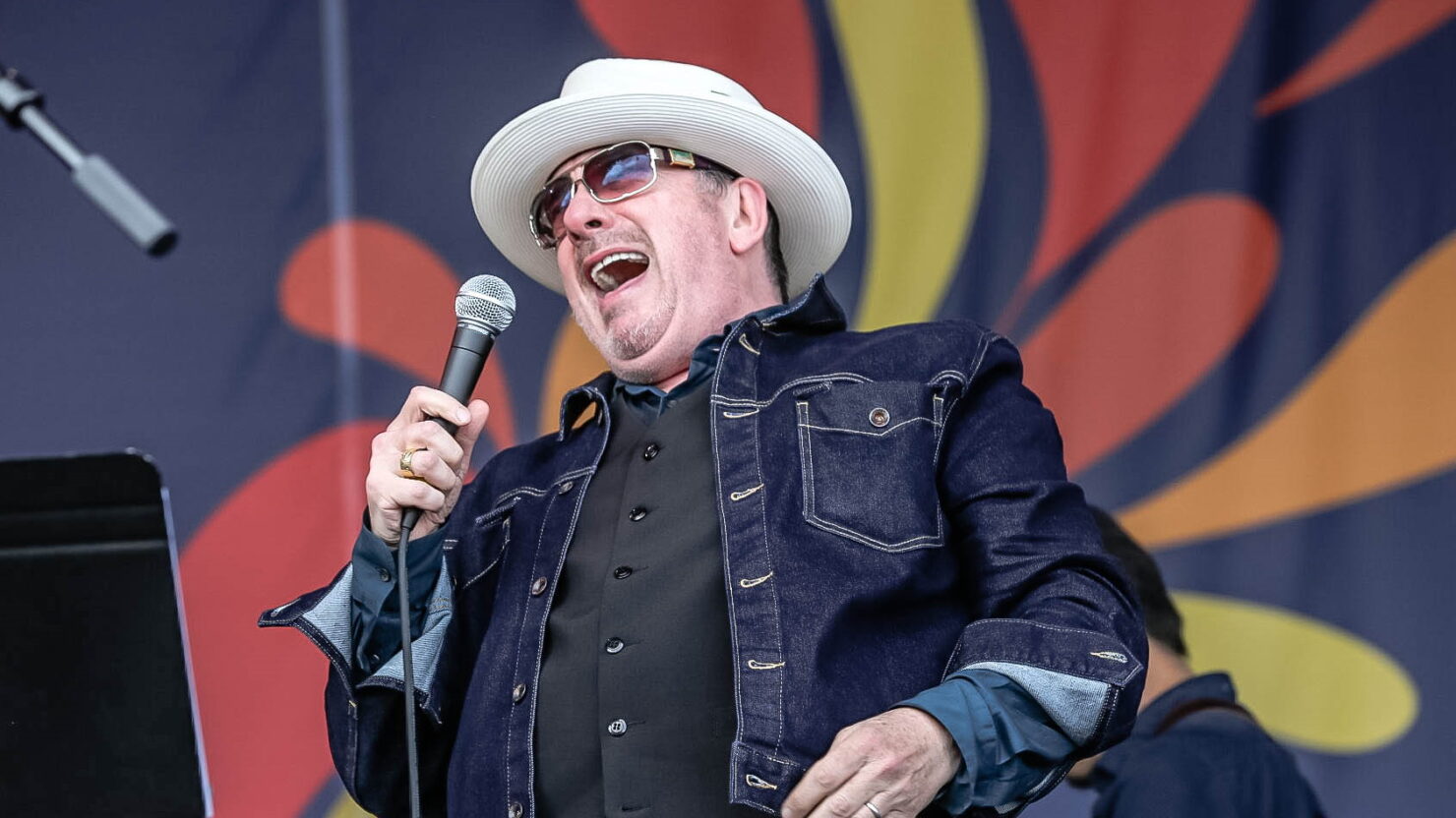 Elvis Costello & The Imposters se lancent dans une tournée hivernale 2024 avec Charlie Sexton