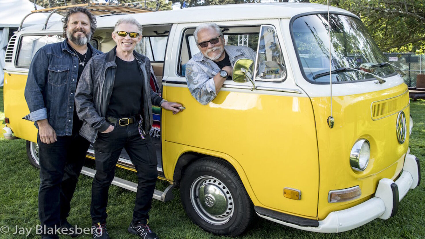 Jorma Kaukonen et Jack Casady ajoutent leurs derniers concerts à la dernière tournée électrique de Hot Tuna