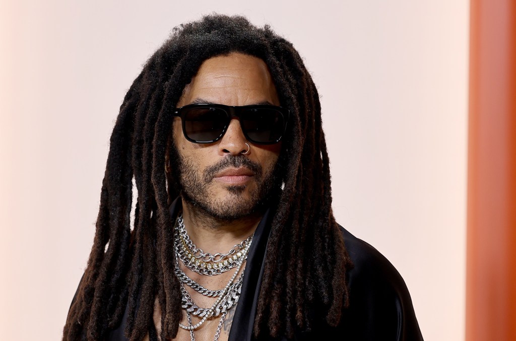 Lenny Kravitz ramène une écharpe virale géante dans son premier post TikTok : « C'est le premier jour de l'automne »