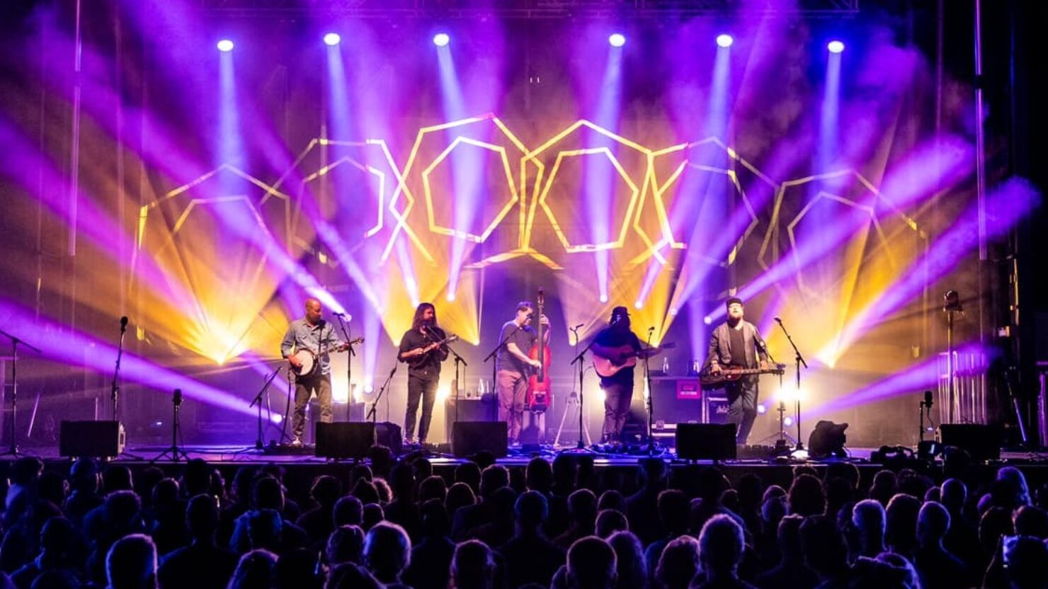 Regardez Greensky Bluegrass rendre hommage à Jimmy Buffett