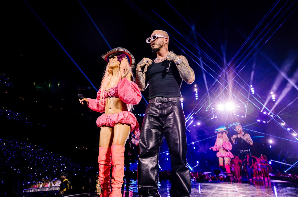 Voici tous les artistes surprises de la tournée Mañana Será Bonito de Karol G