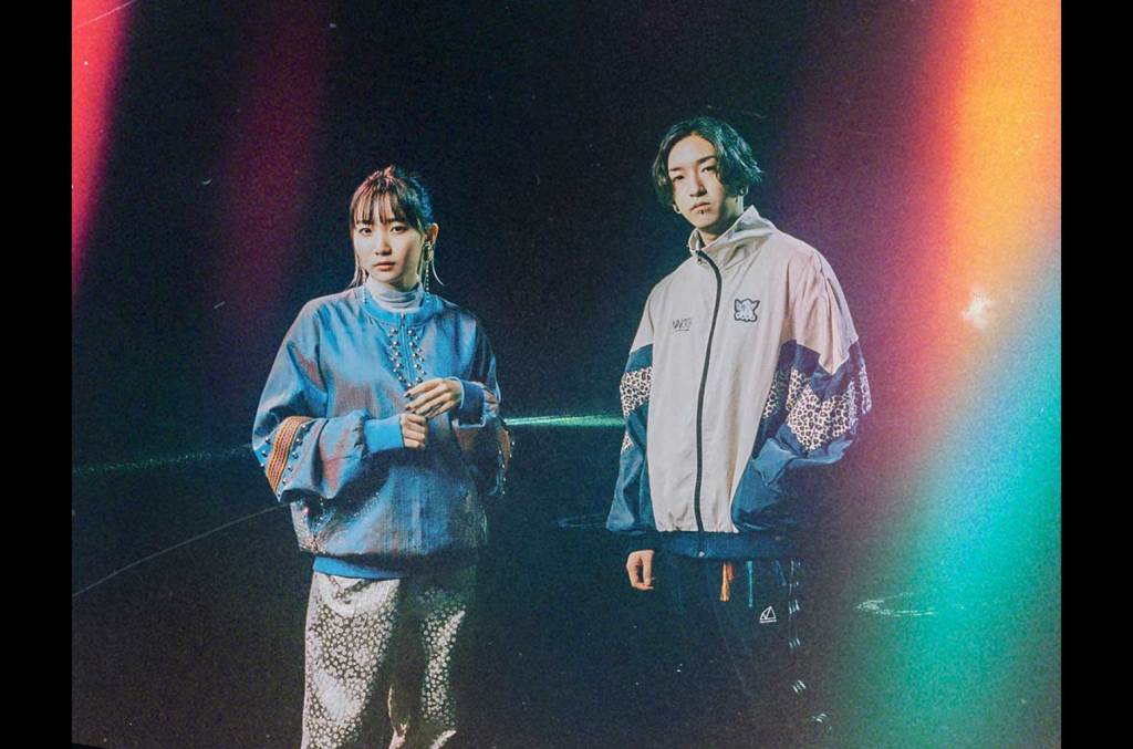 YOASOBI marque sa 21e semaine au sommet du Japan Hot 100 alors que SixTONES fait ses débuts au n°2