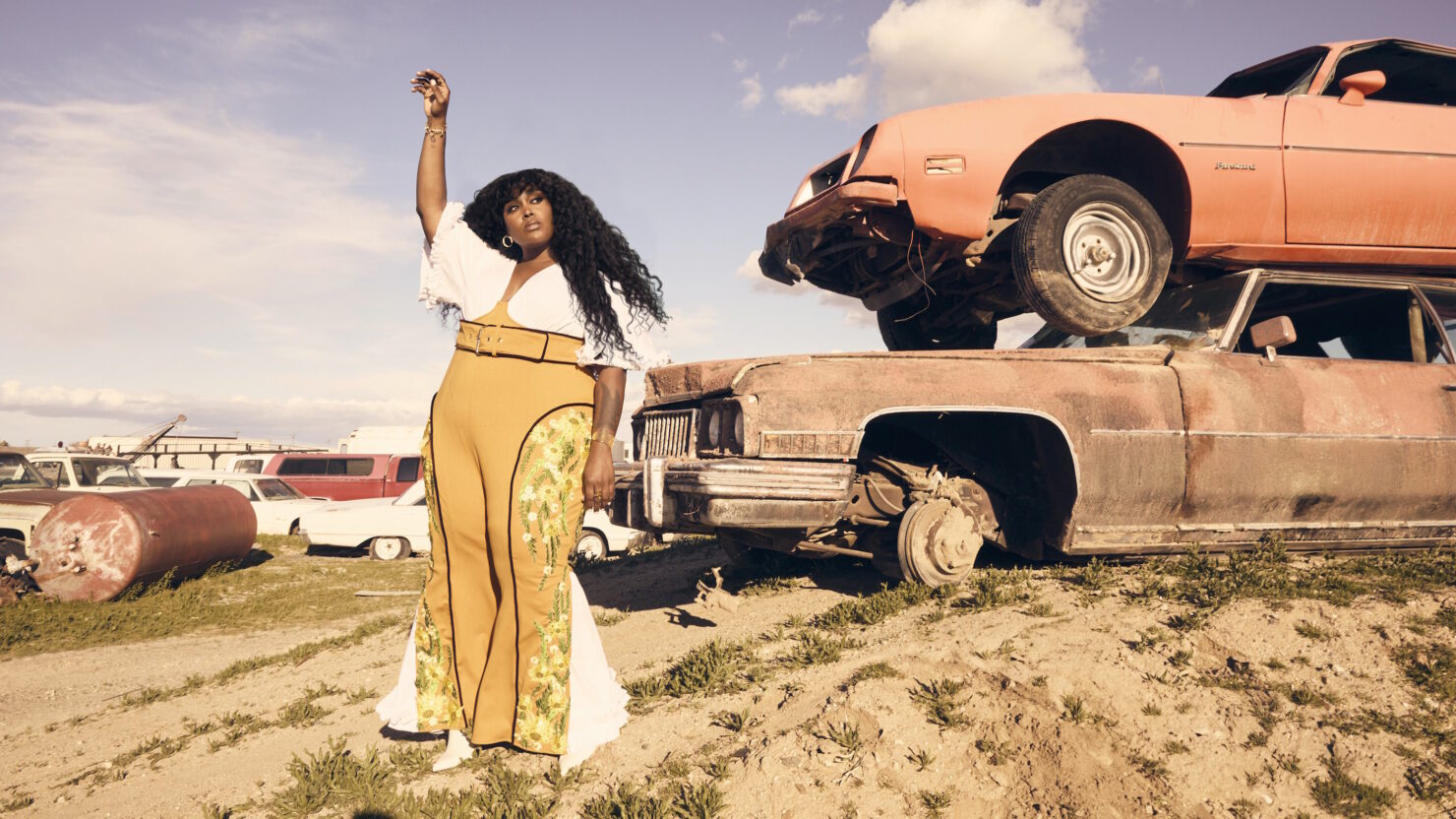 Brittney Spencer rend hommage à ses artistes préférés avec le single "Bigger Than The Song" du prochain album