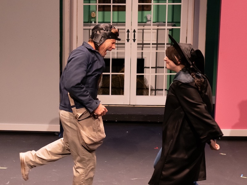 Des gens originaux découvrent des indices dans « The Westing Game » au Prince William Little Theatre