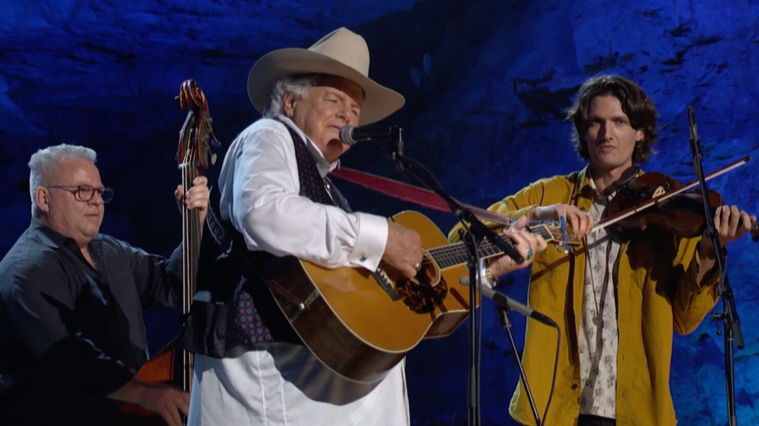 Regardez Peter Rowan entrer dans la clandestinité pour interpréter des classiques de la série PBS « The Caverns Sessions »