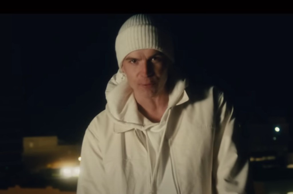 Ren dépasse Rick Astley pour le titre du premier album britannique