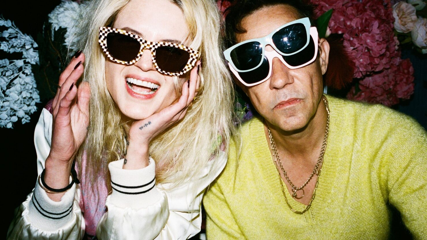 The Kills annonce les dates de sa tournée d’hiver 2024 et partage un nouveau single graveleux
