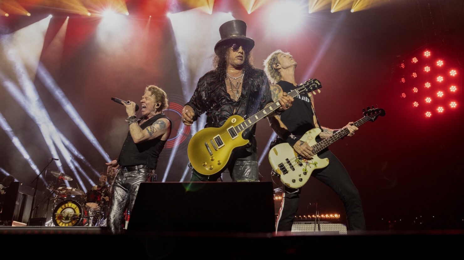 Regardez Guns N' Roses présenter en direct la « nouvelle » chanson « The General » au Hollywood Bowl