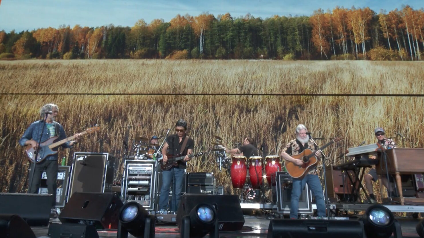 Regardez le premier ensemble d'aide agricole de The String Cheese Incident
