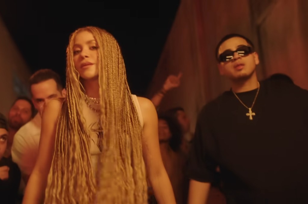 Shakira et Fuerza Regida chantent sur l'abus de pouvoir dans « El Jefe » : voici les paroles en anglais